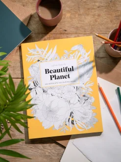 Hot Beautiful Planet Colouring Book Salongbordbøker