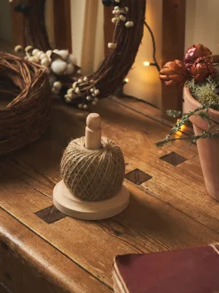 New Jutehyssing Med Holder Hage