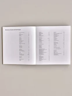 Outlet Yoga - A Manual For Life Salongbordbøker